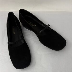 Mary Harmony Black velvet Mary Jane Flats Size 9 ballet core Parisian minimalist